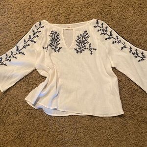 EUC Hollister Gauze Blouse Off-white with Navy Blue Embroidery Size Small